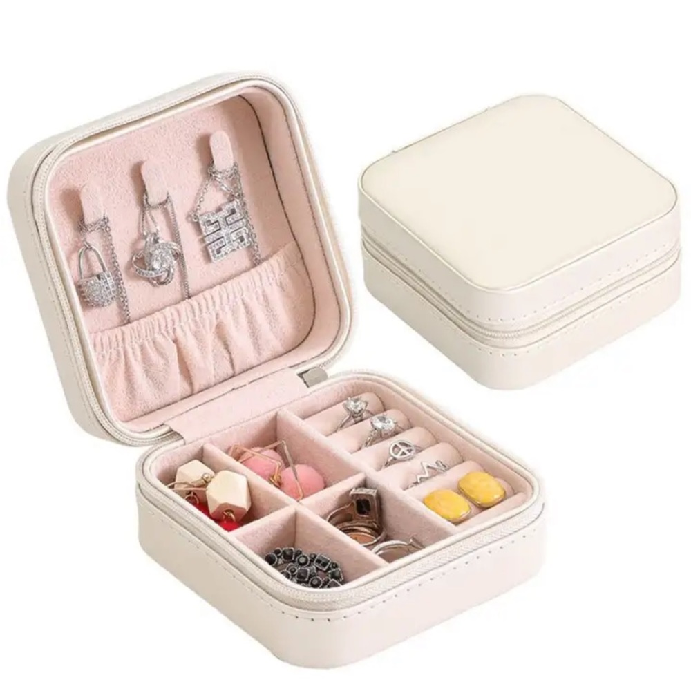NWT travel jewelry box storage case for rings, earrings, necklaces vegan leather